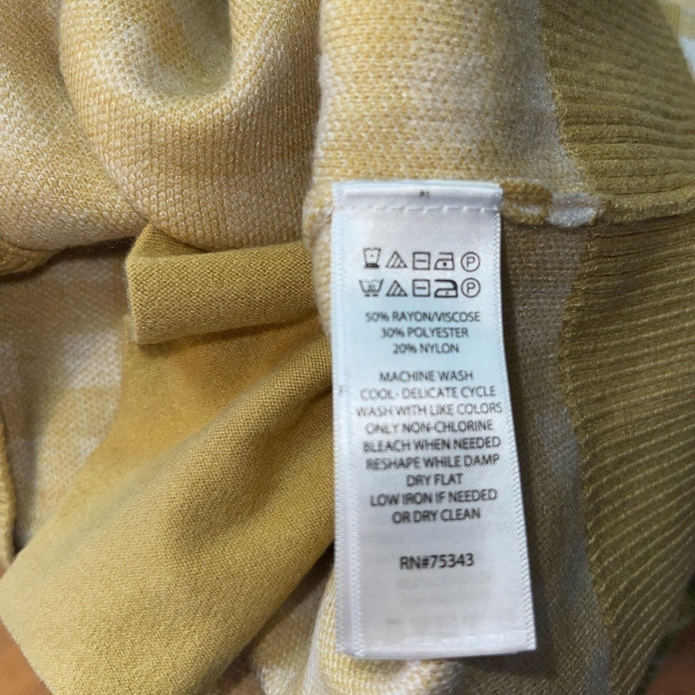 NWT- Joie Gingham Boyfriend Cardigan Sweater. Size Medium - Picture 7 of 7